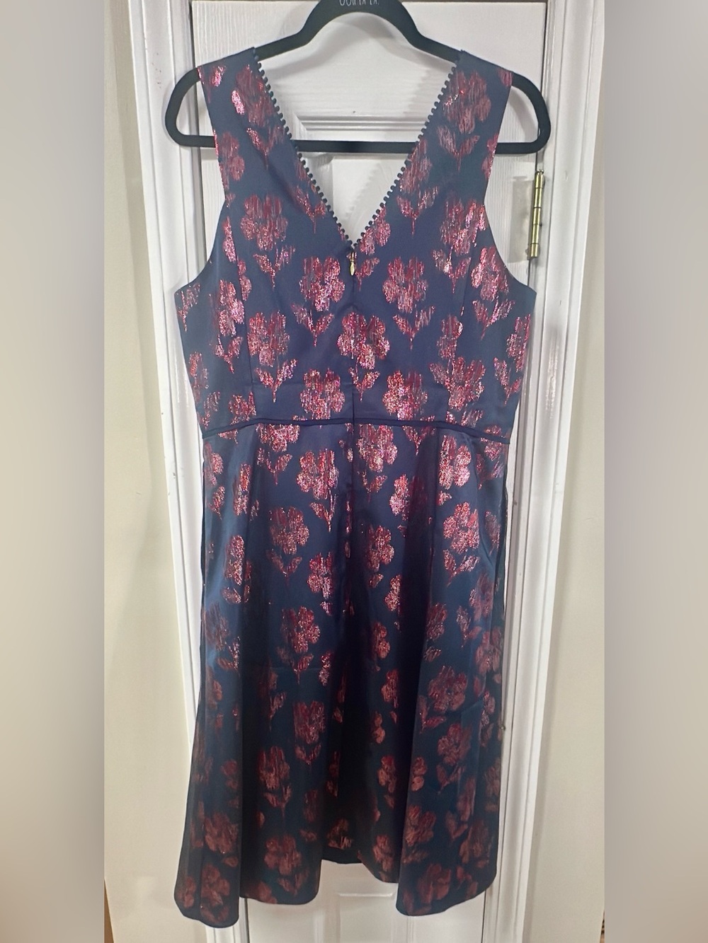 Draper James NWT JACQUARD Dress Navy with Metallic Pink Floral. Pit-pit20 (mix51 - Picture 6 of 13
